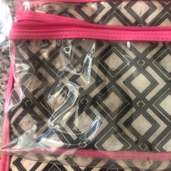 Pink makeup holder and carrier for traveling - Picture 5 of 6